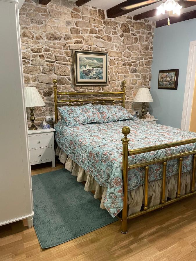 Studio Apartment Sweet Dreams Ровин Екстериор снимка