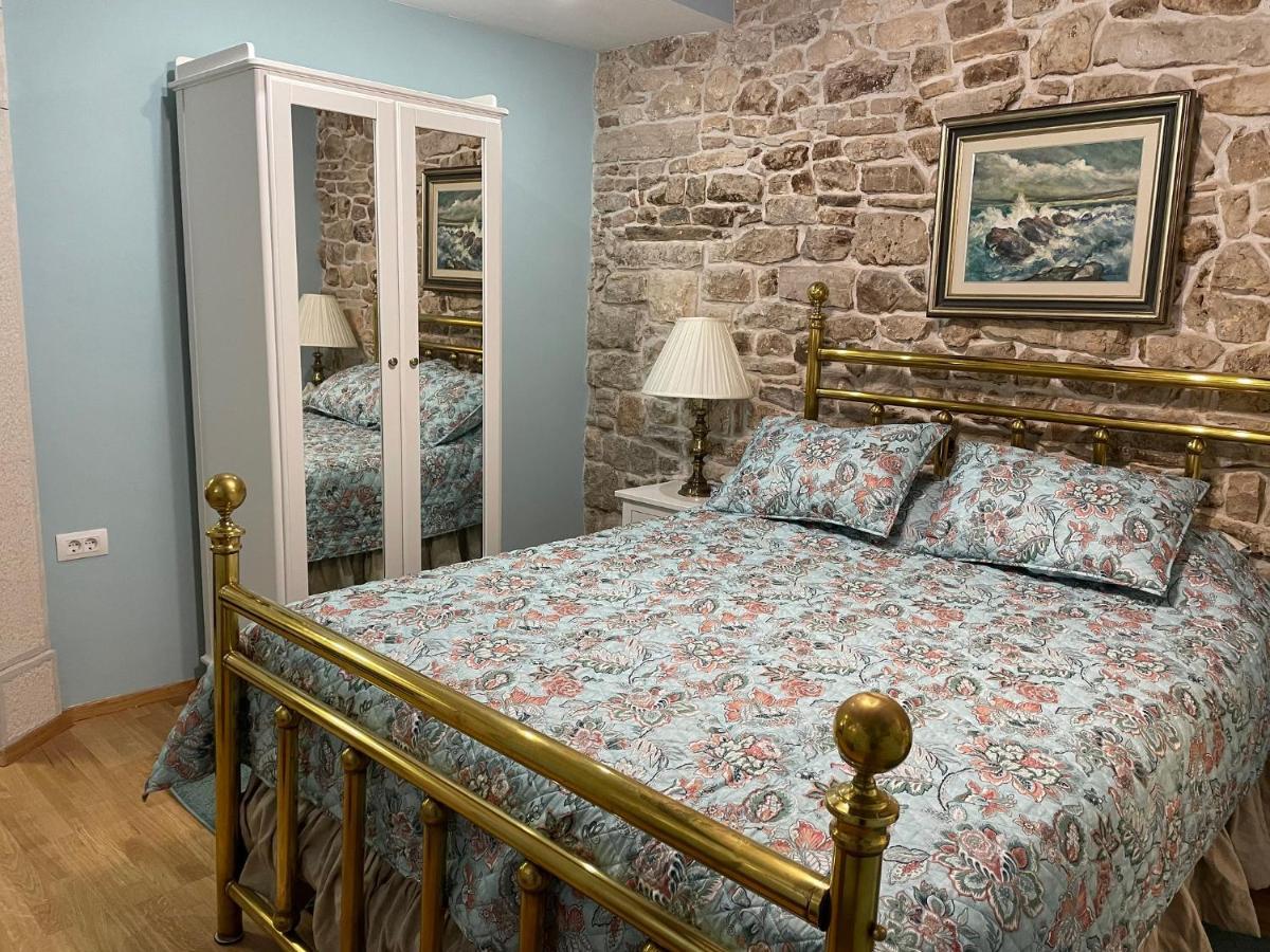 Studio Apartment Sweet Dreams Ровин Екстериор снимка