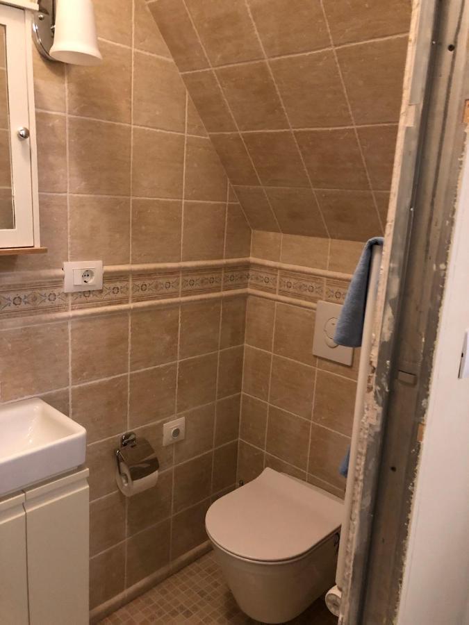 Studio Apartment Sweet Dreams Ровин Екстериор снимка